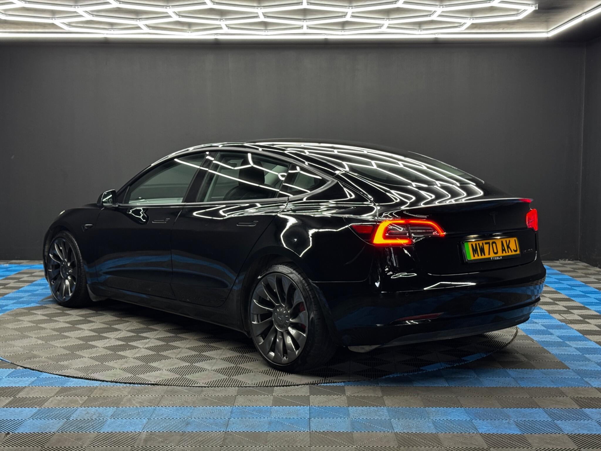 Tesla Model 3 - Image 7