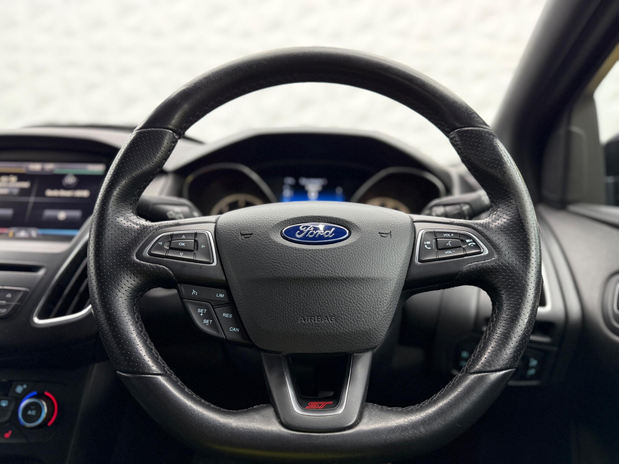 Ford Focus - Image 35