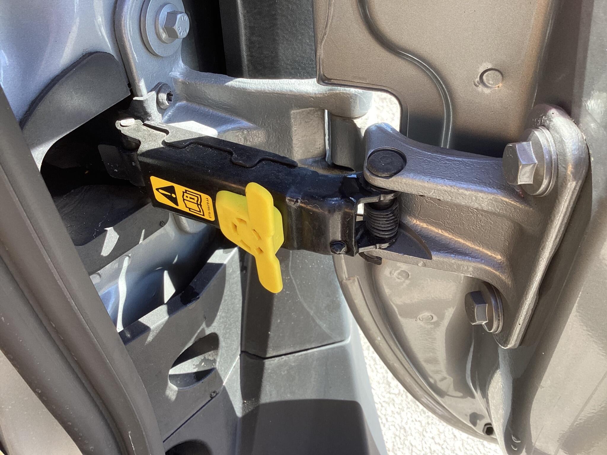 Ford Transit Courier - Image 16