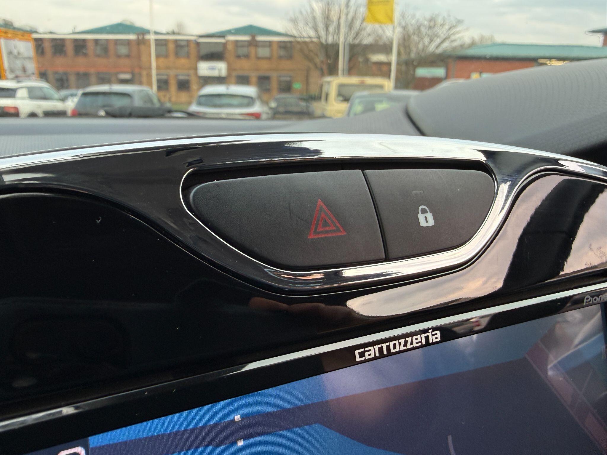 Renault Clio - Image 55