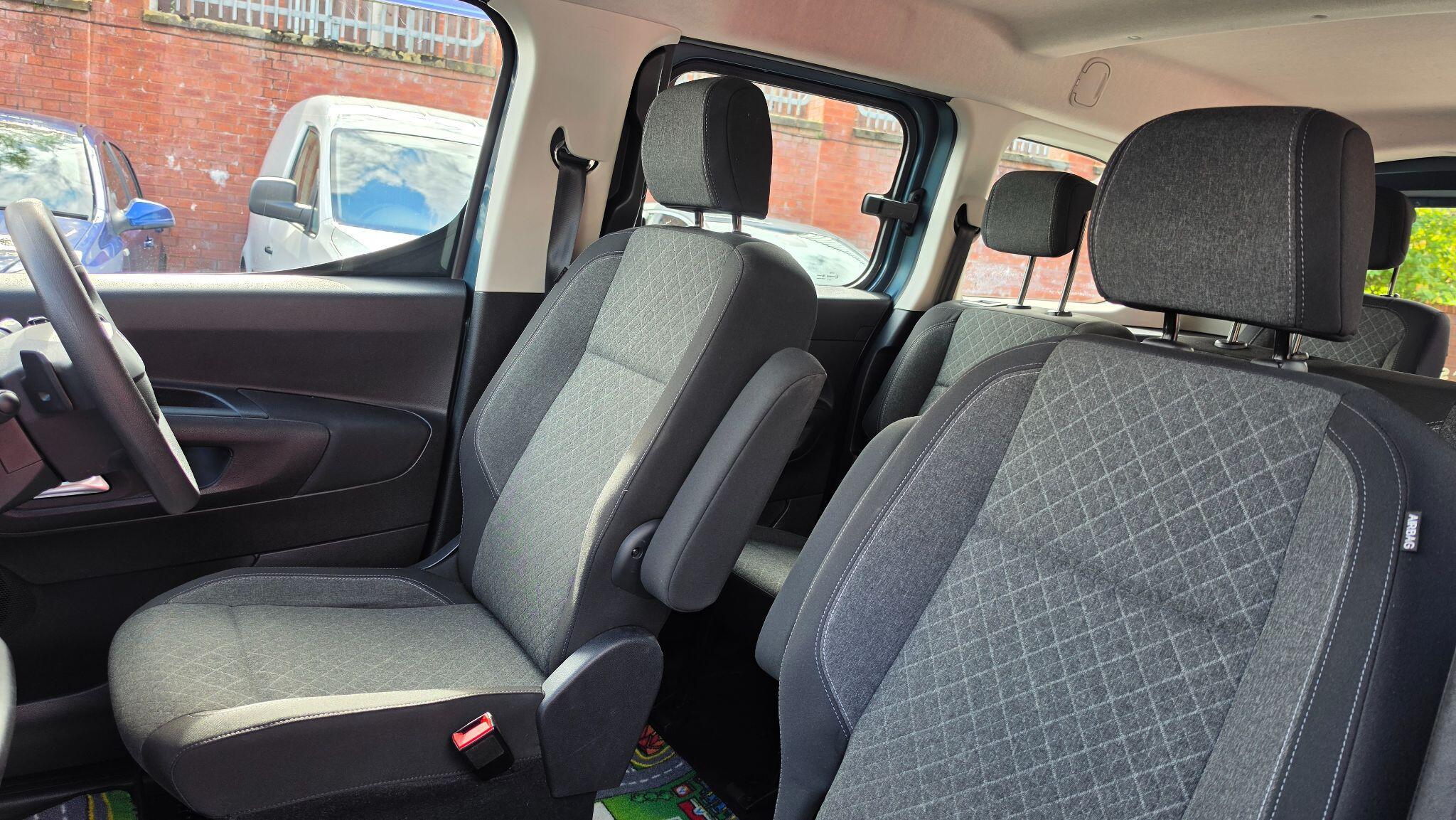 Vauxhall Combo Life Electric - Image 15