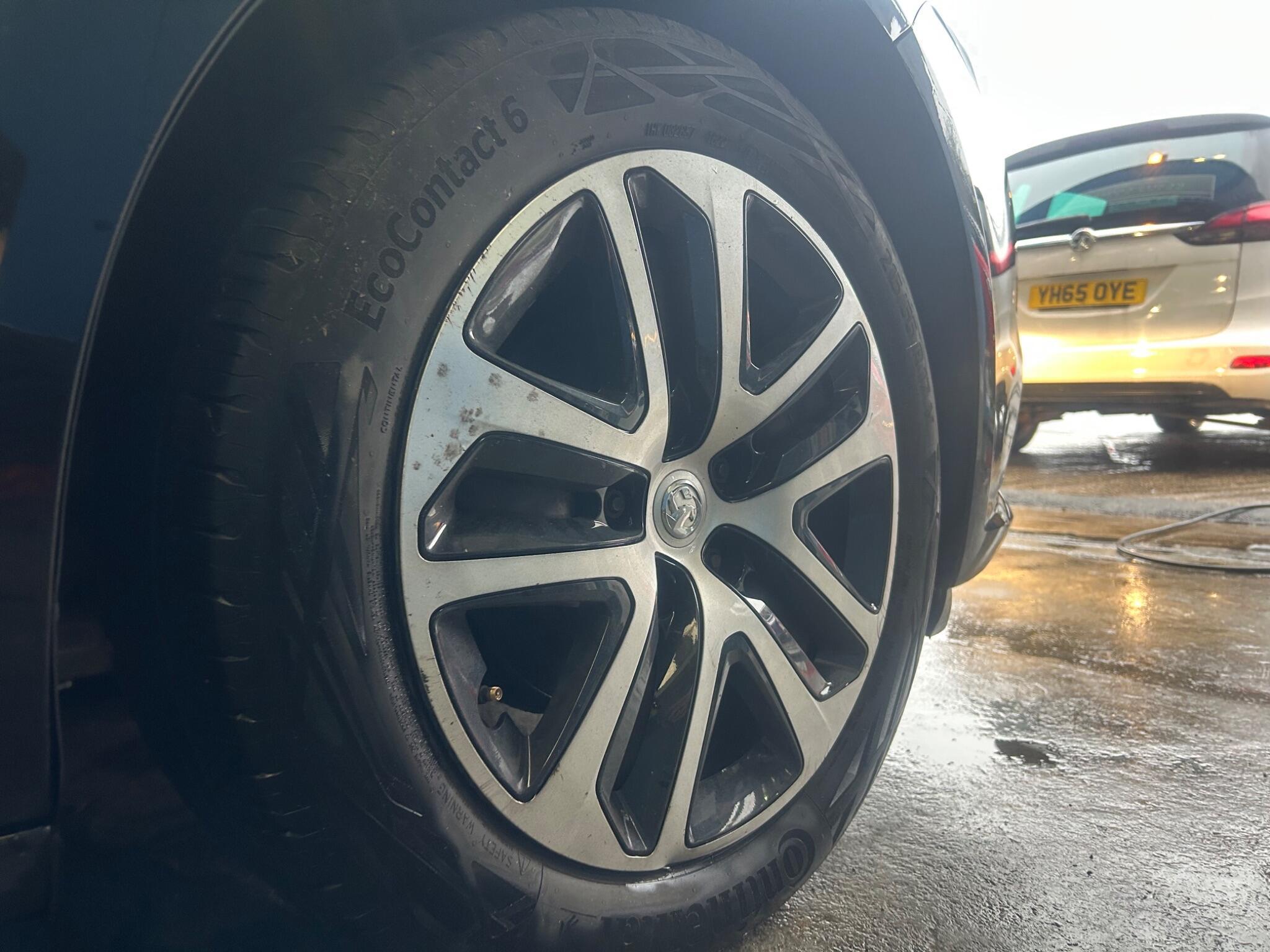 Vauxhall Insignia - Image 28