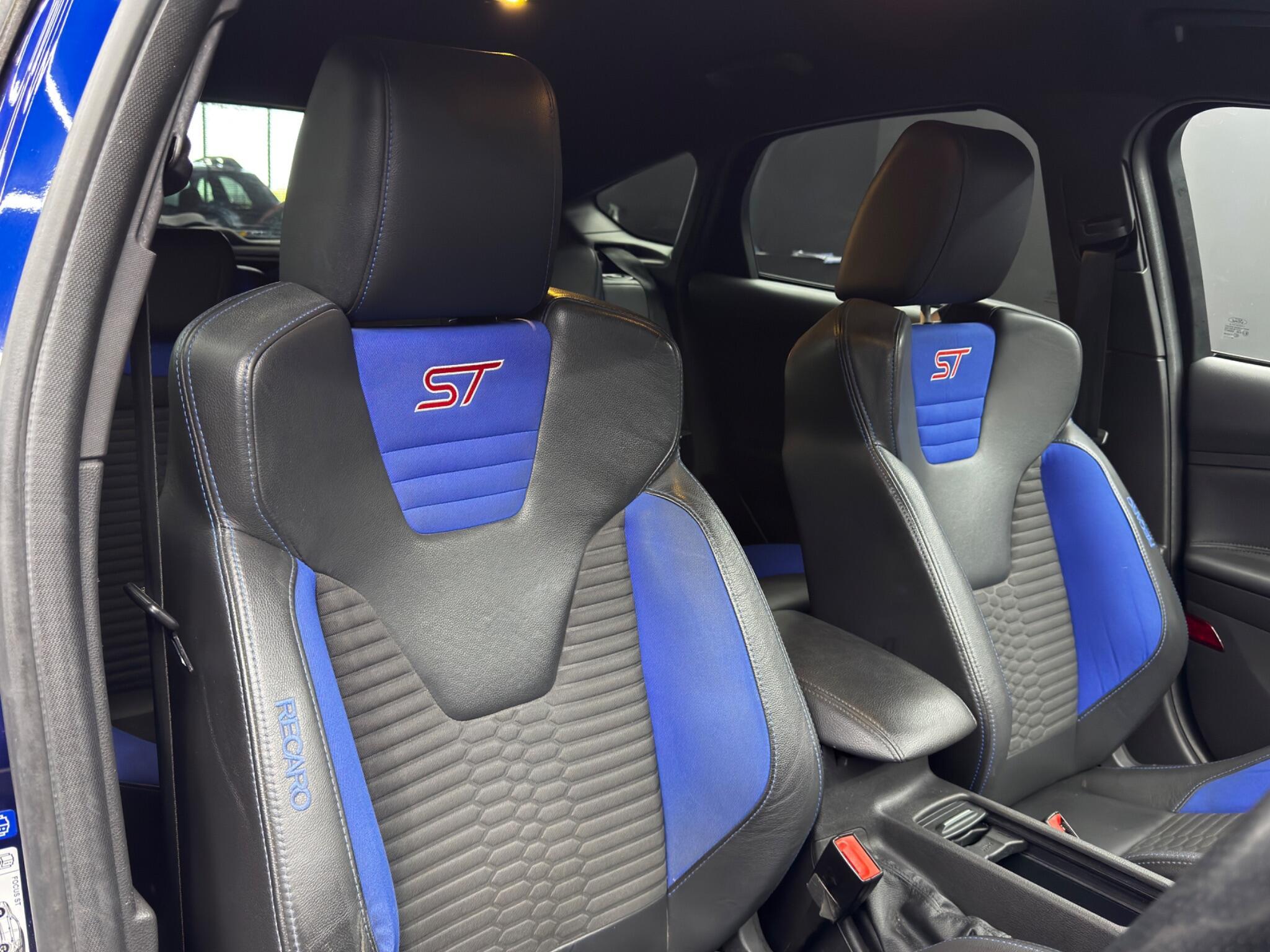 Ford Focus - Image 12