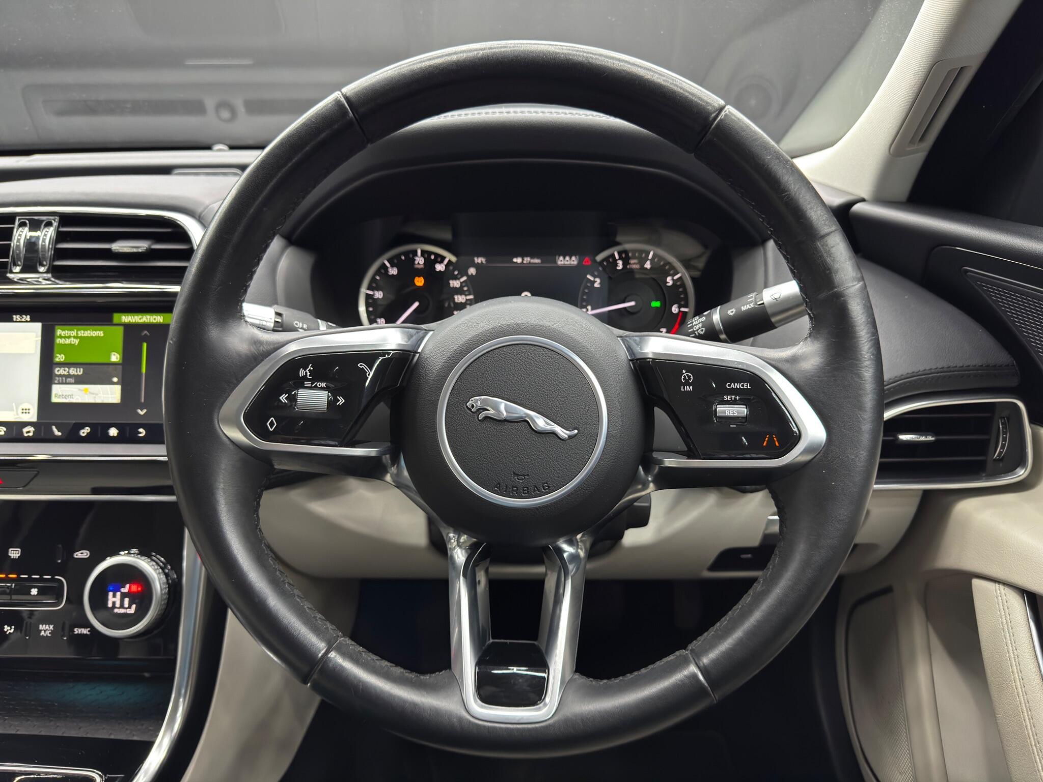 Jaguar XE - Image 17