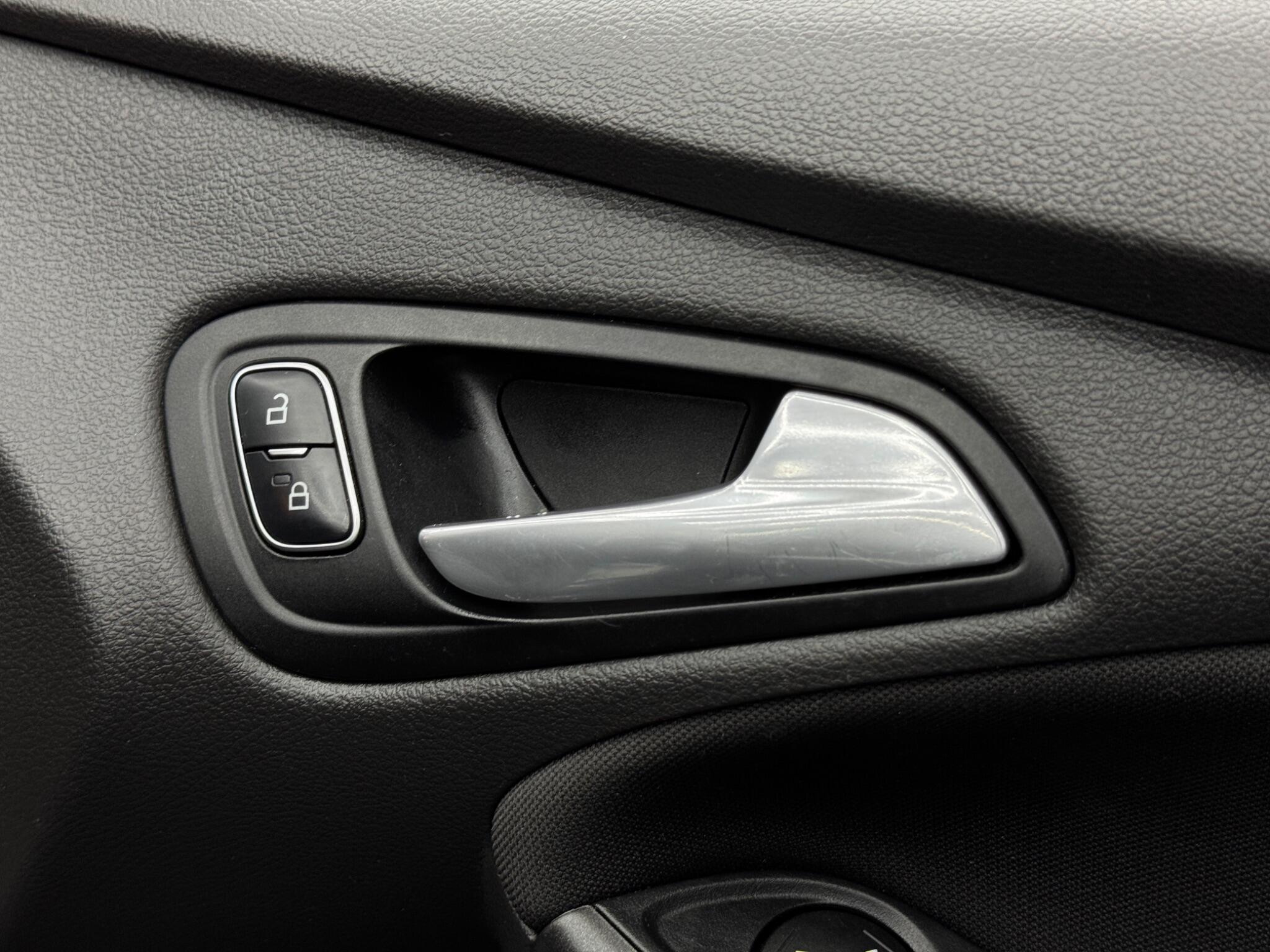 Ford Focus - Image 38