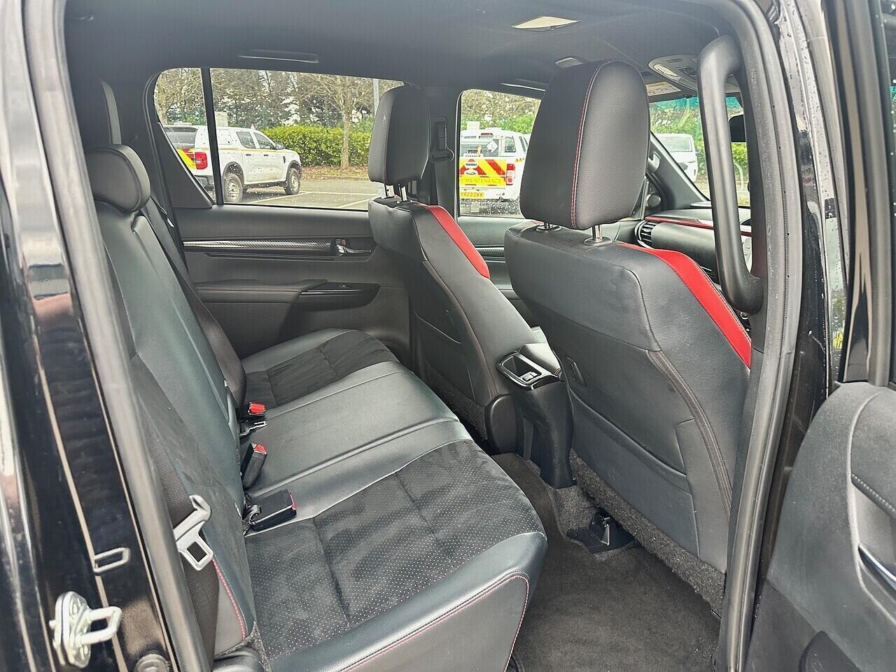 Toyota Hilux - Image 7