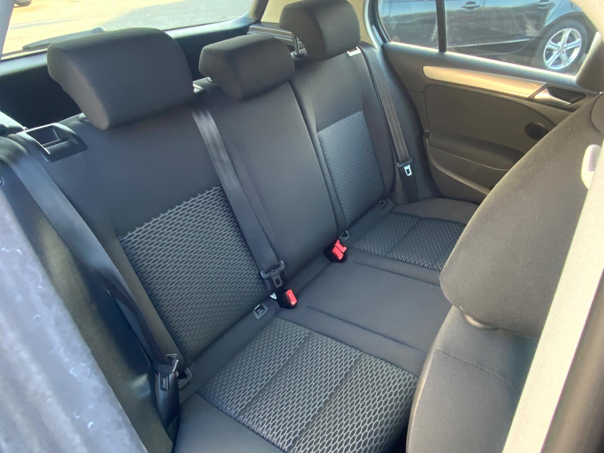 Volkswagen Golf - Image 18