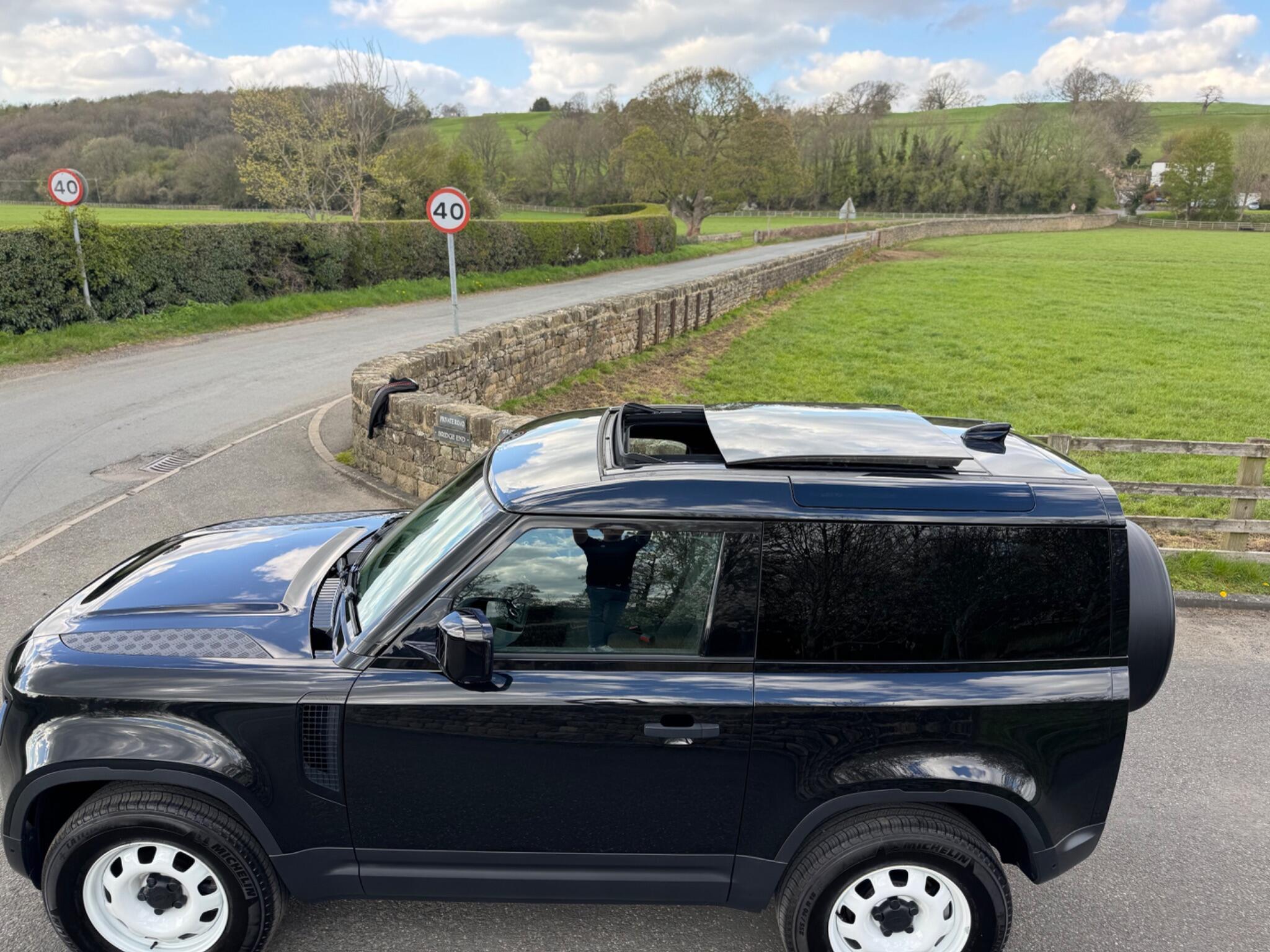 Land Rover Defender 90 - Image 3