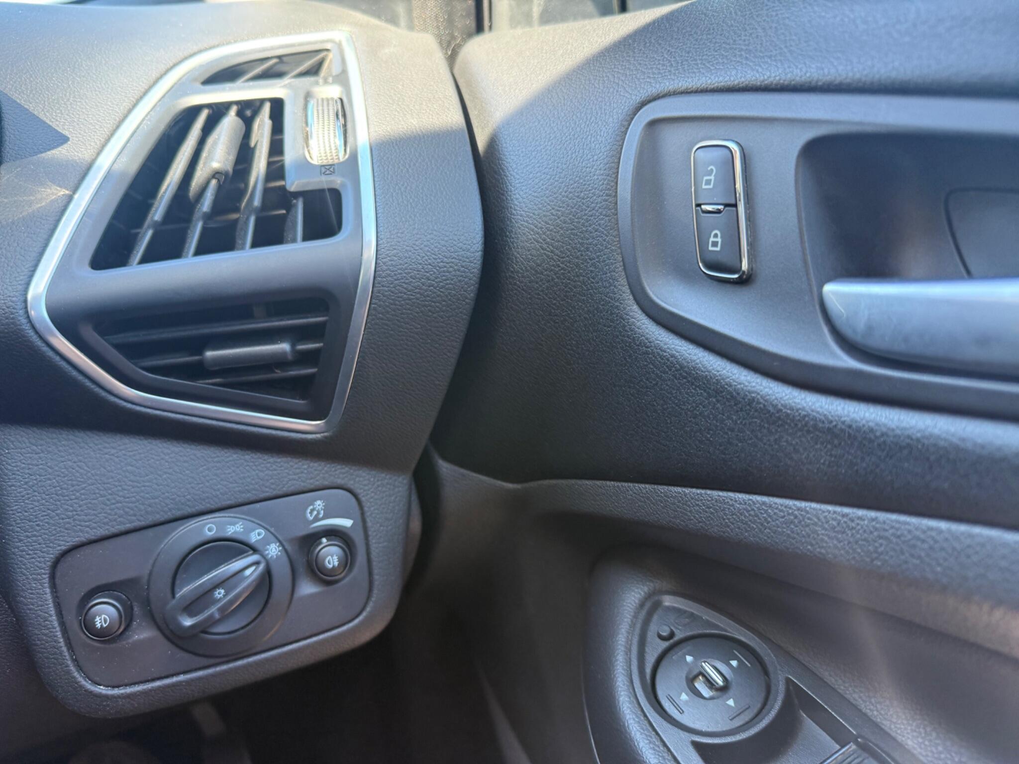 Ford Kuga - Image 27