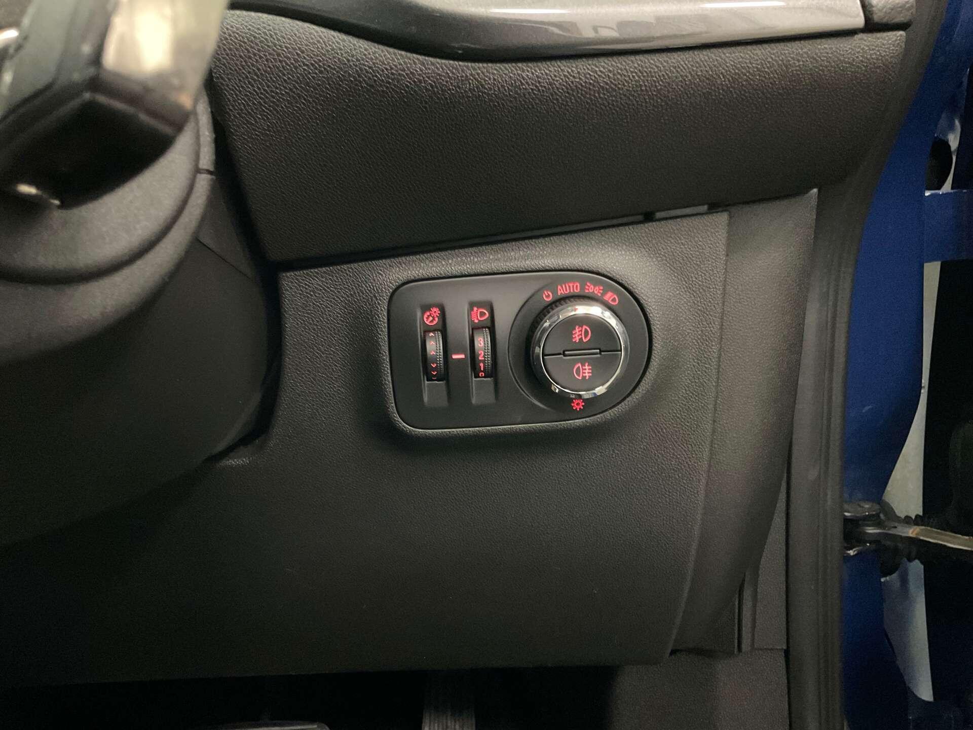 Vauxhall Corsa - Image 20