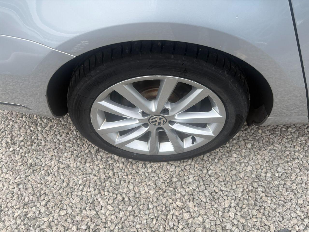 Volkswagen Passat - Image 18