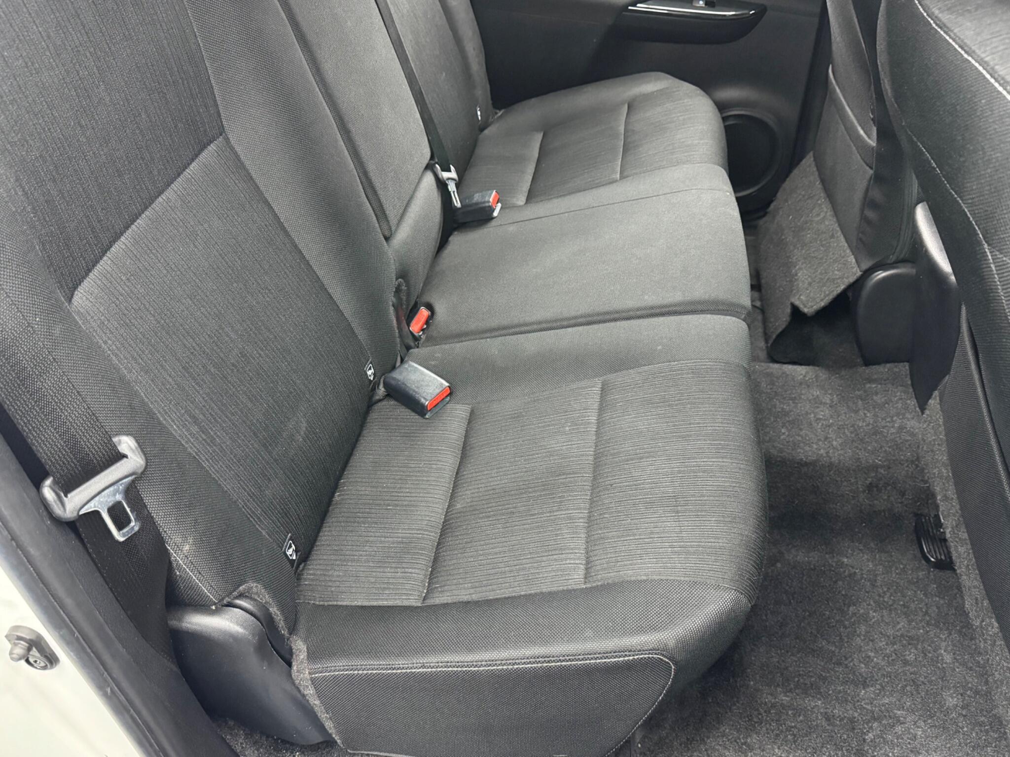 Toyota Hilux - Image 16