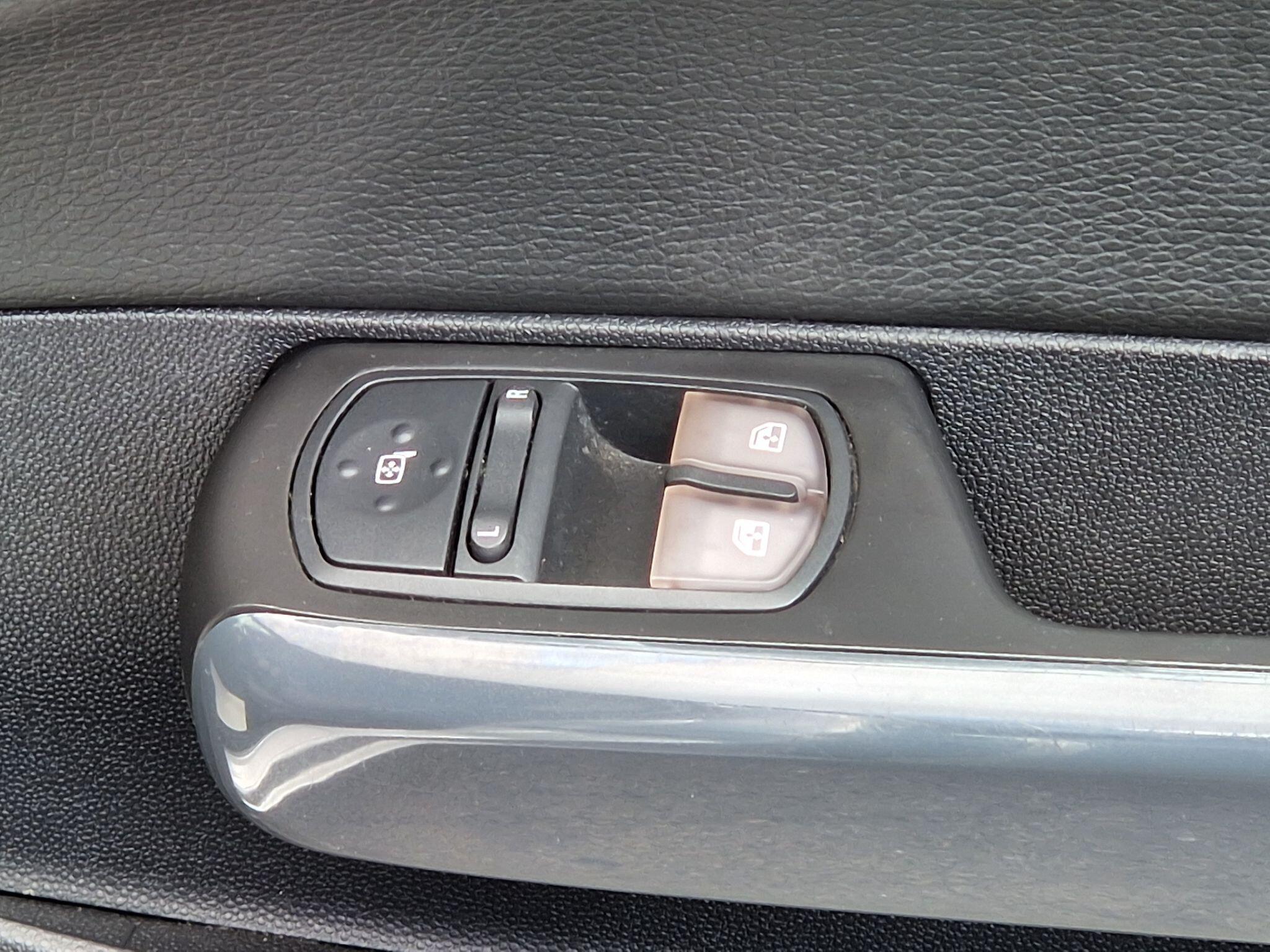 Vauxhall Corsa - Image 31