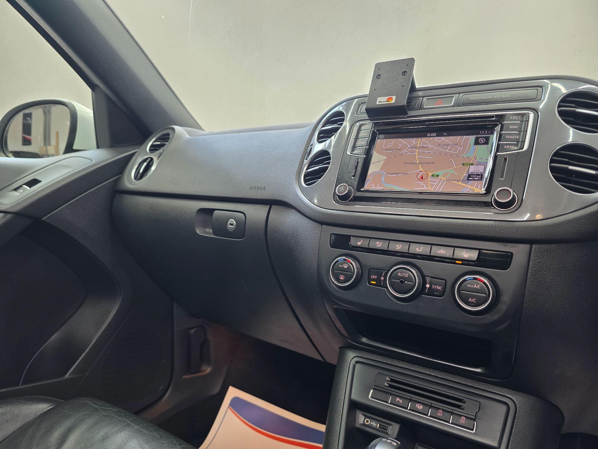 Volkswagen Tiguan - Image 13