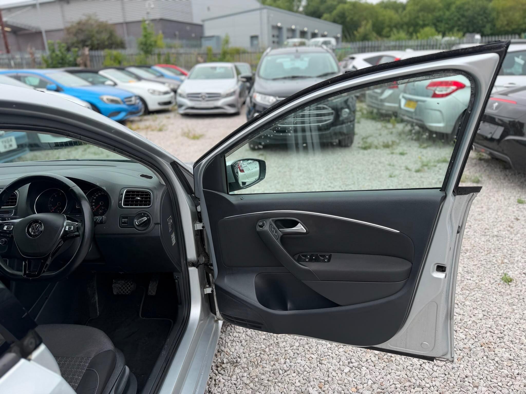 Volkswagen Polo - Image 14