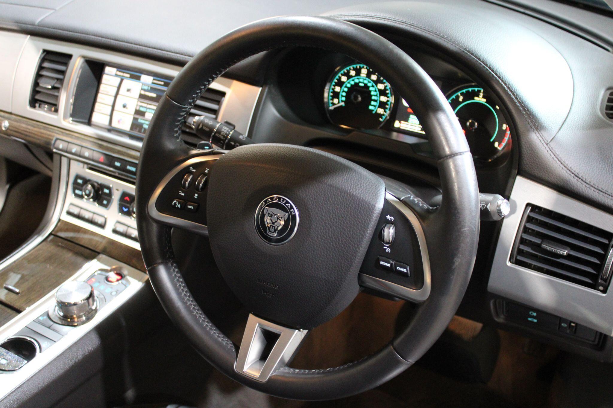 Jaguar XF - Image 4