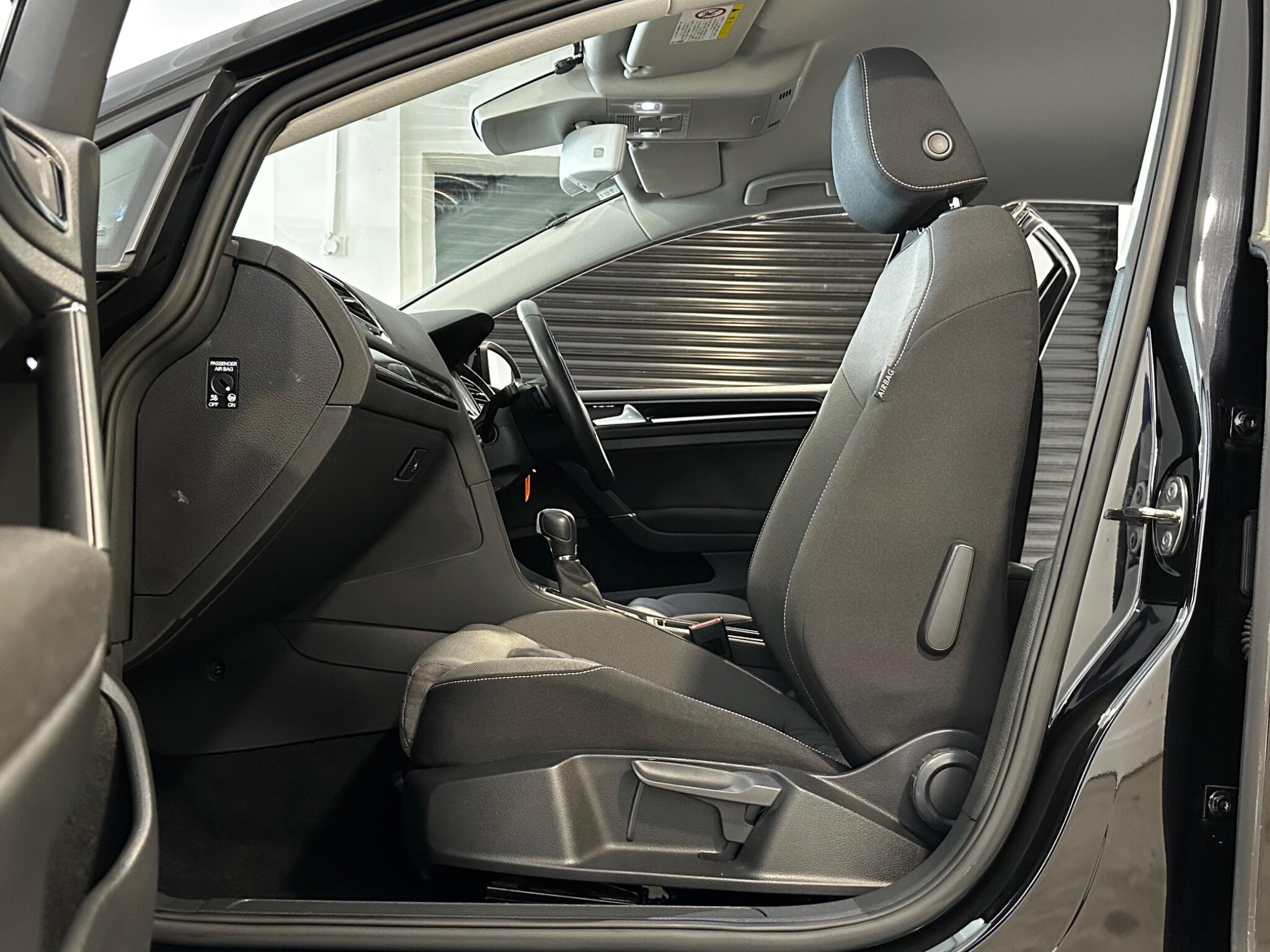 Volkswagen Golf - Image 17