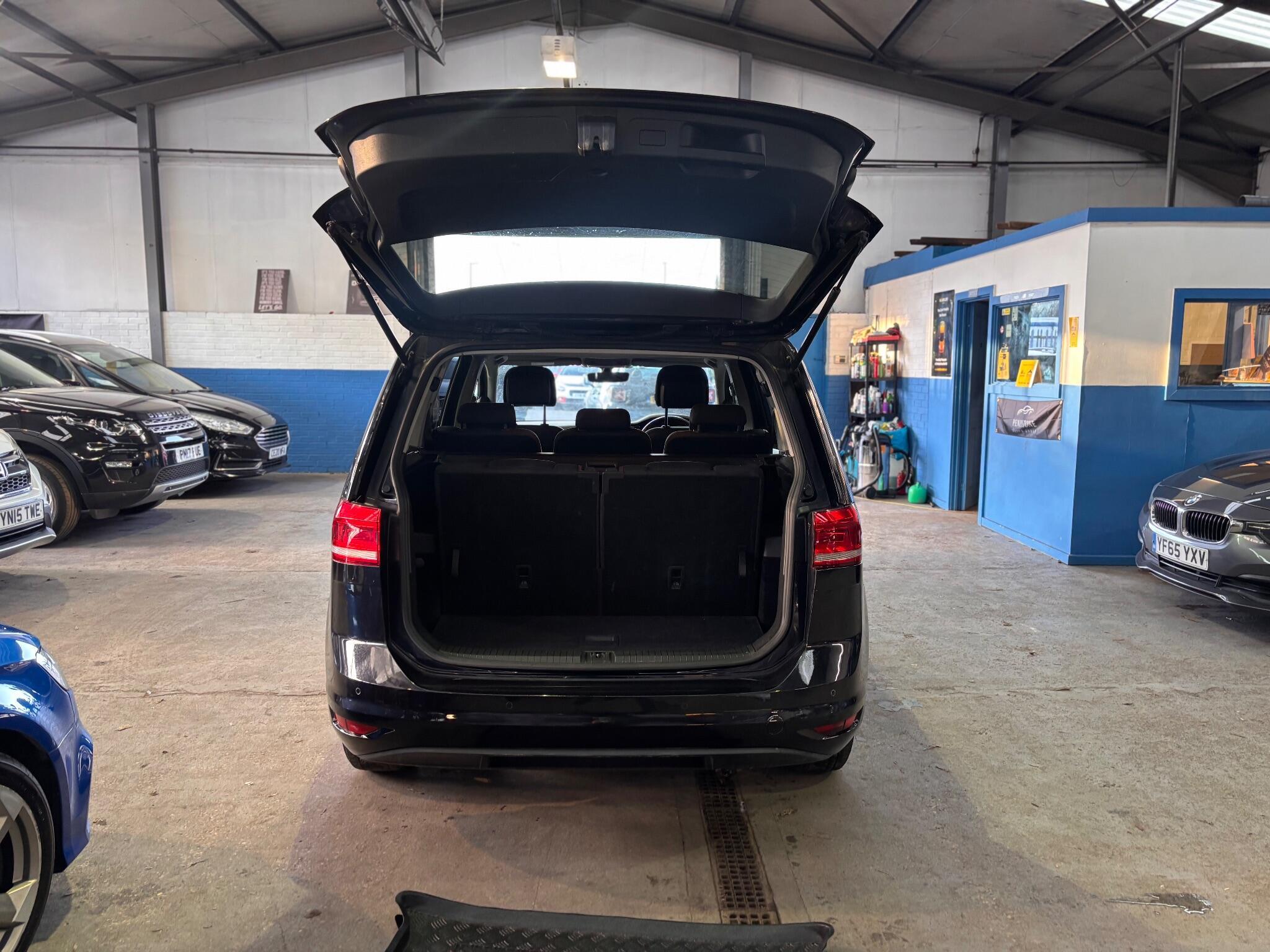 Volkswagen Touran - Image 27