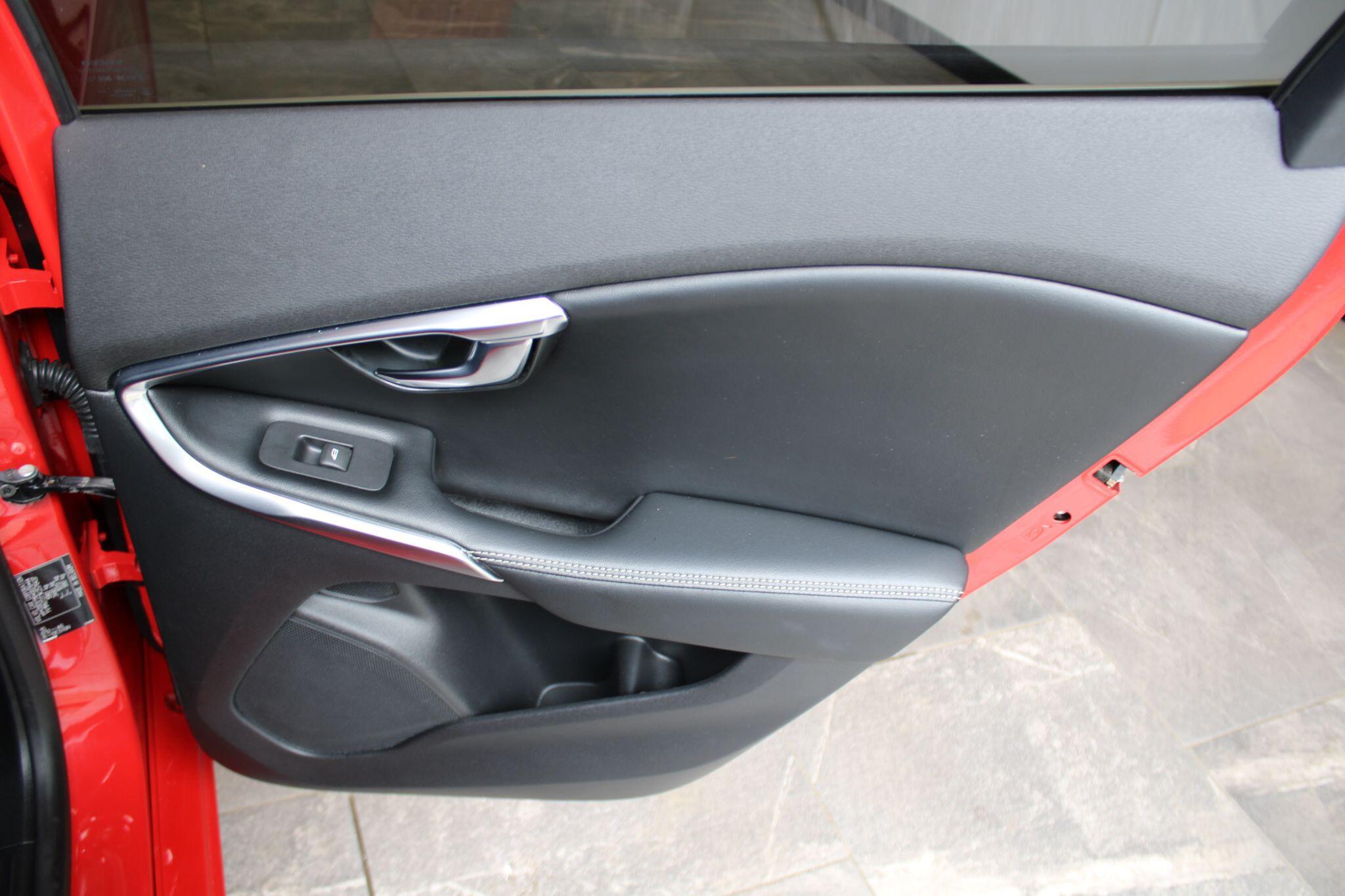 Volvo V40 - Image 43