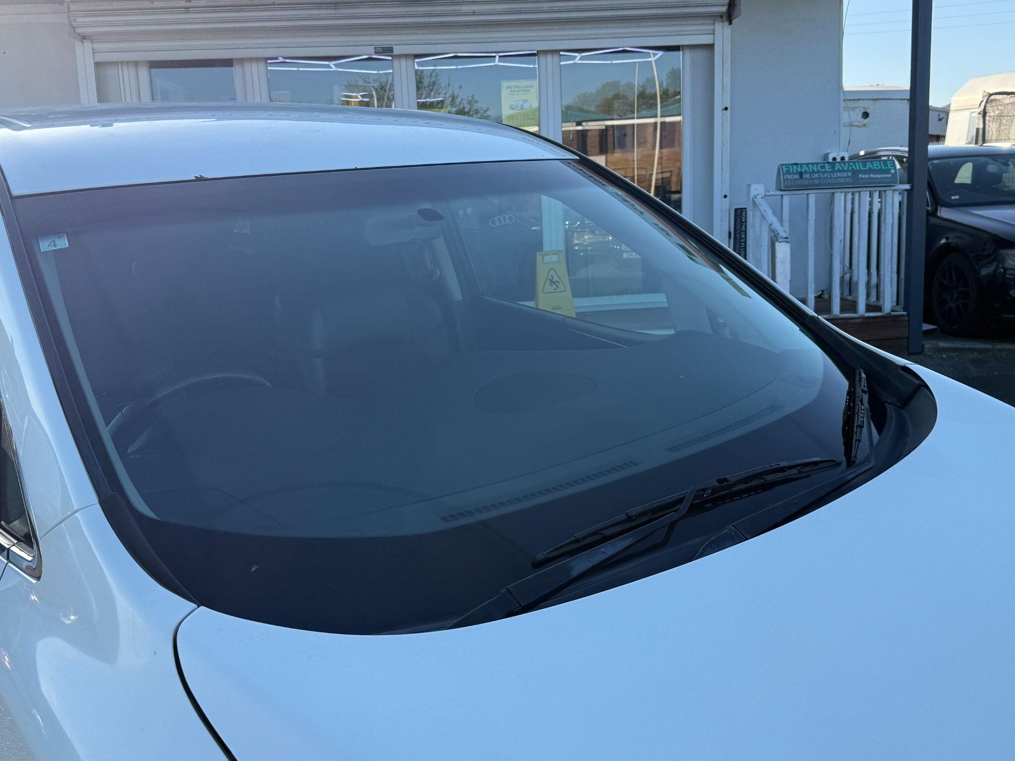 Nissan Elgrand - Image 10