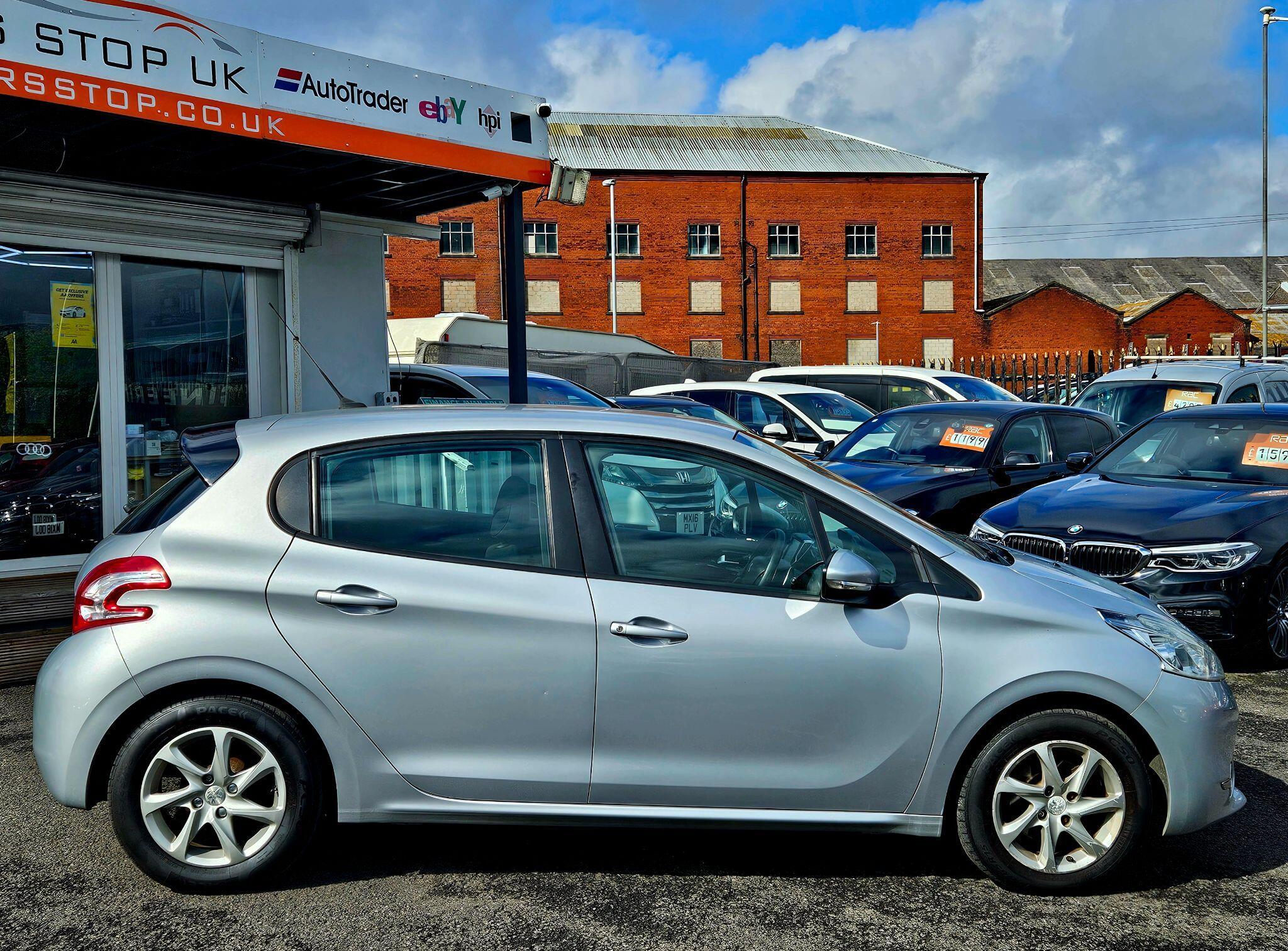 Peugeot 208 - Image 17