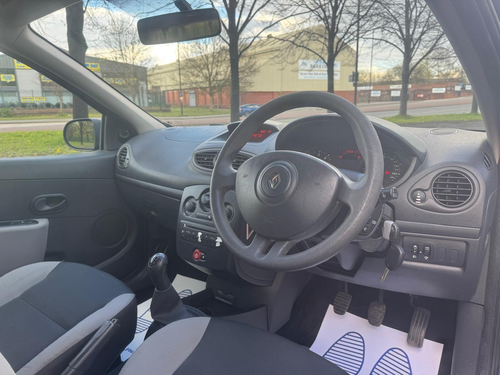 Renault Clio - Image 17