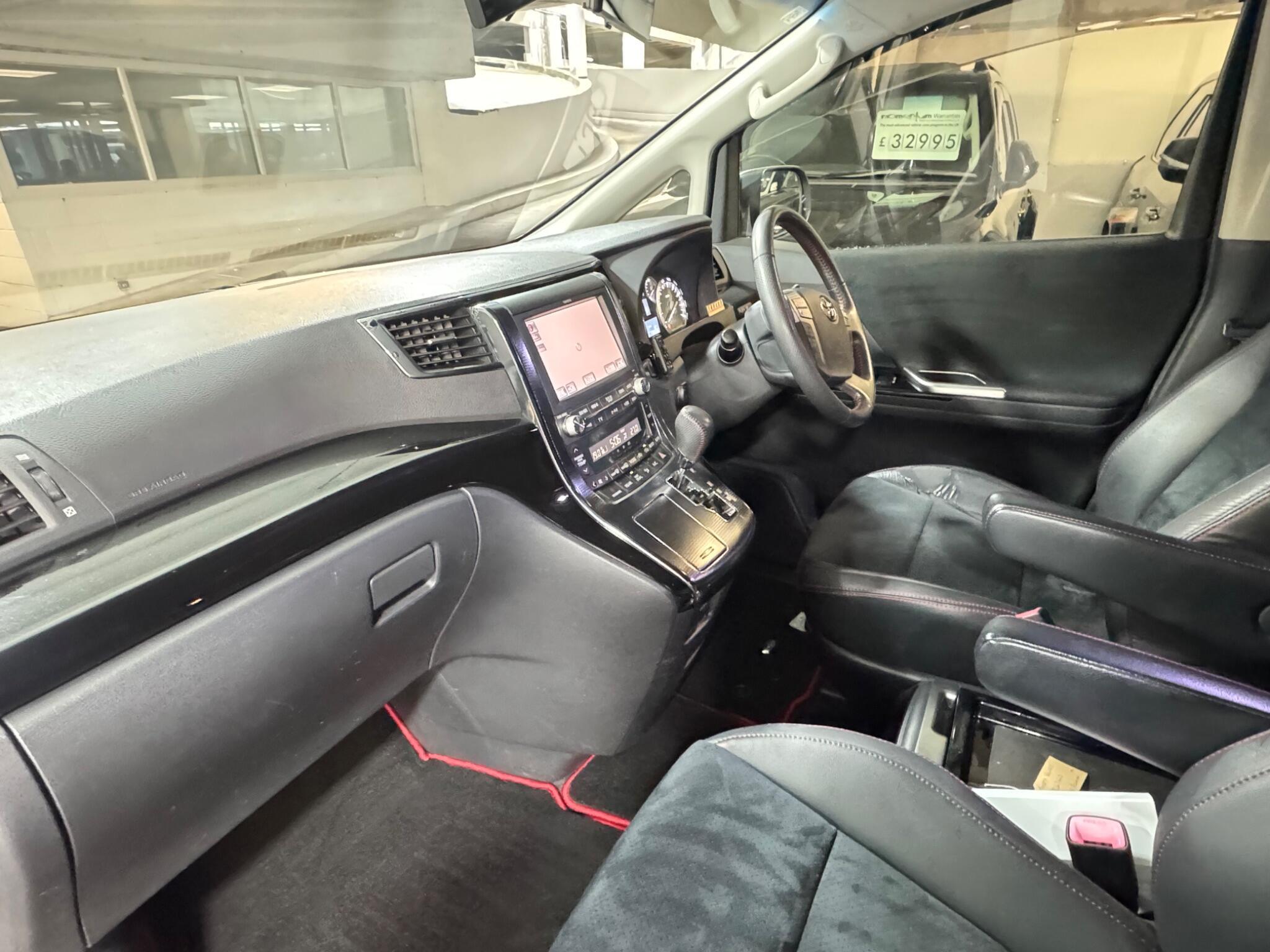 Toyota Vellfire - Image 11
