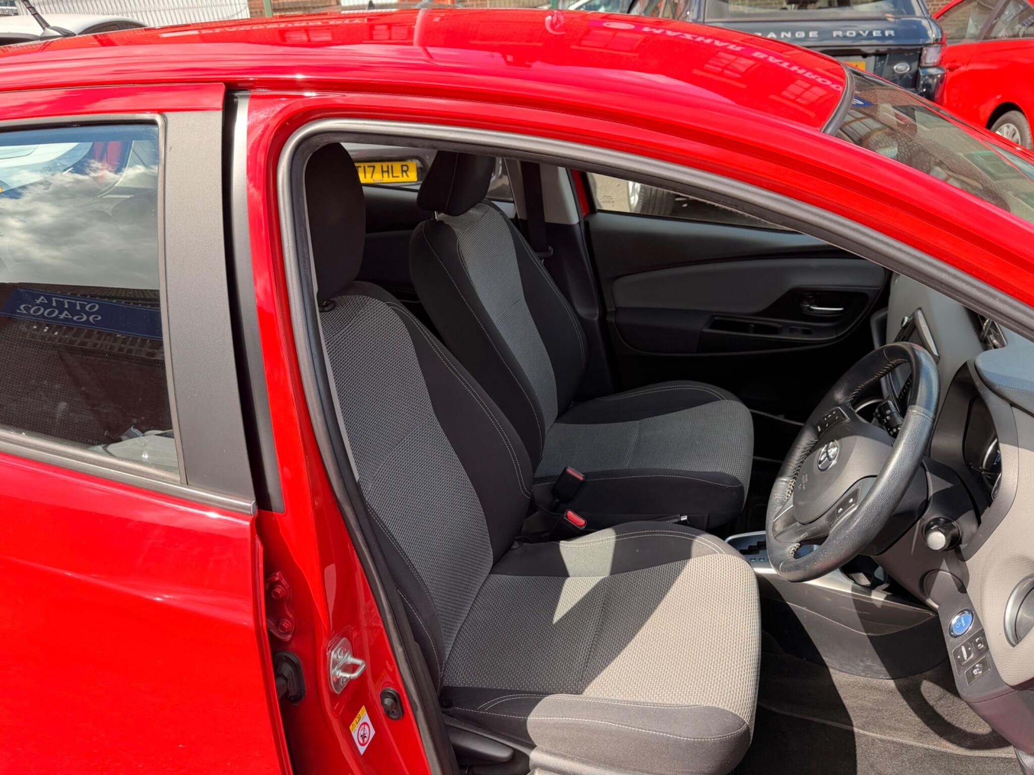 Toyota Yaris - Image 12