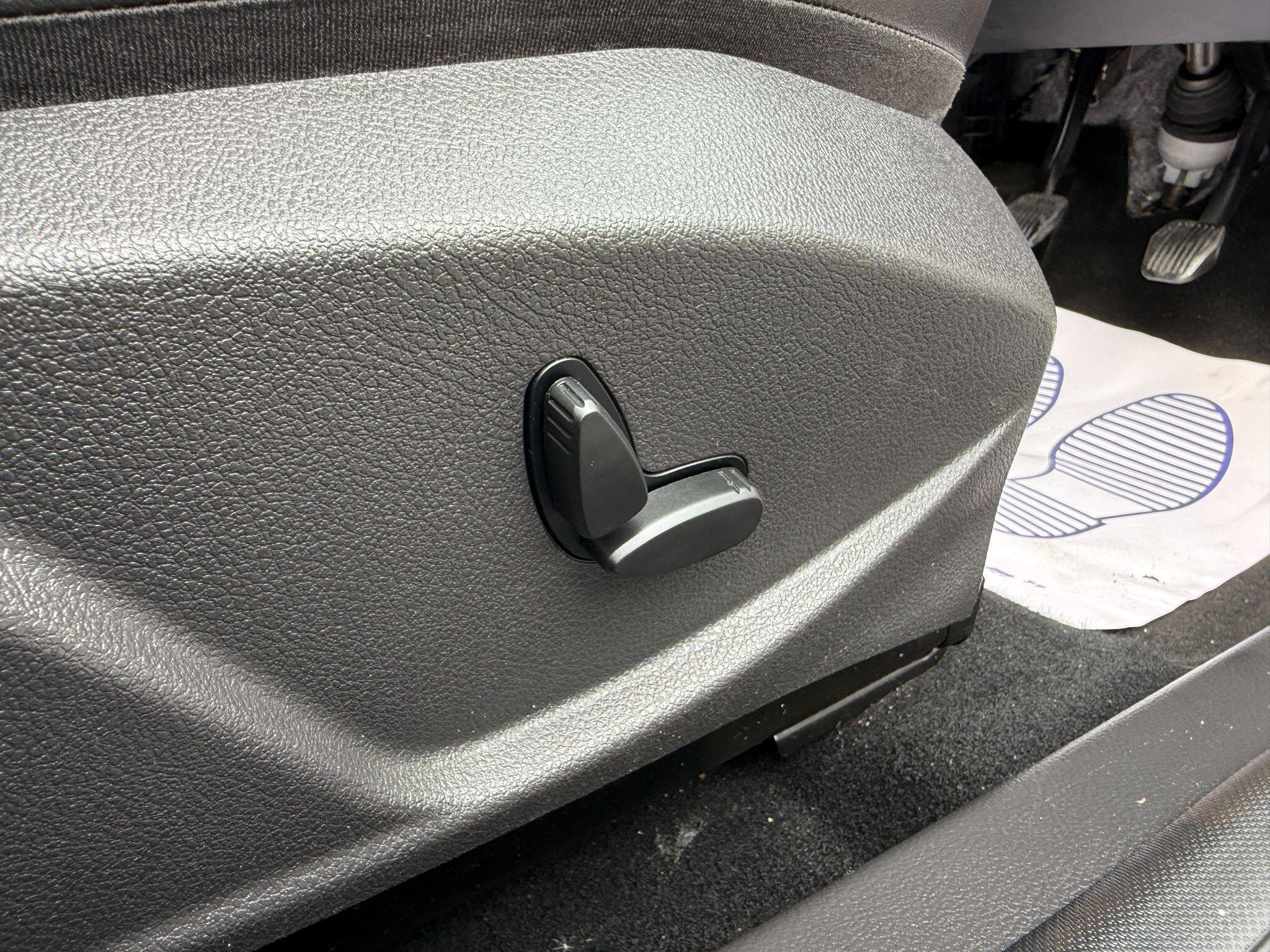 Ford Focus - Image 26