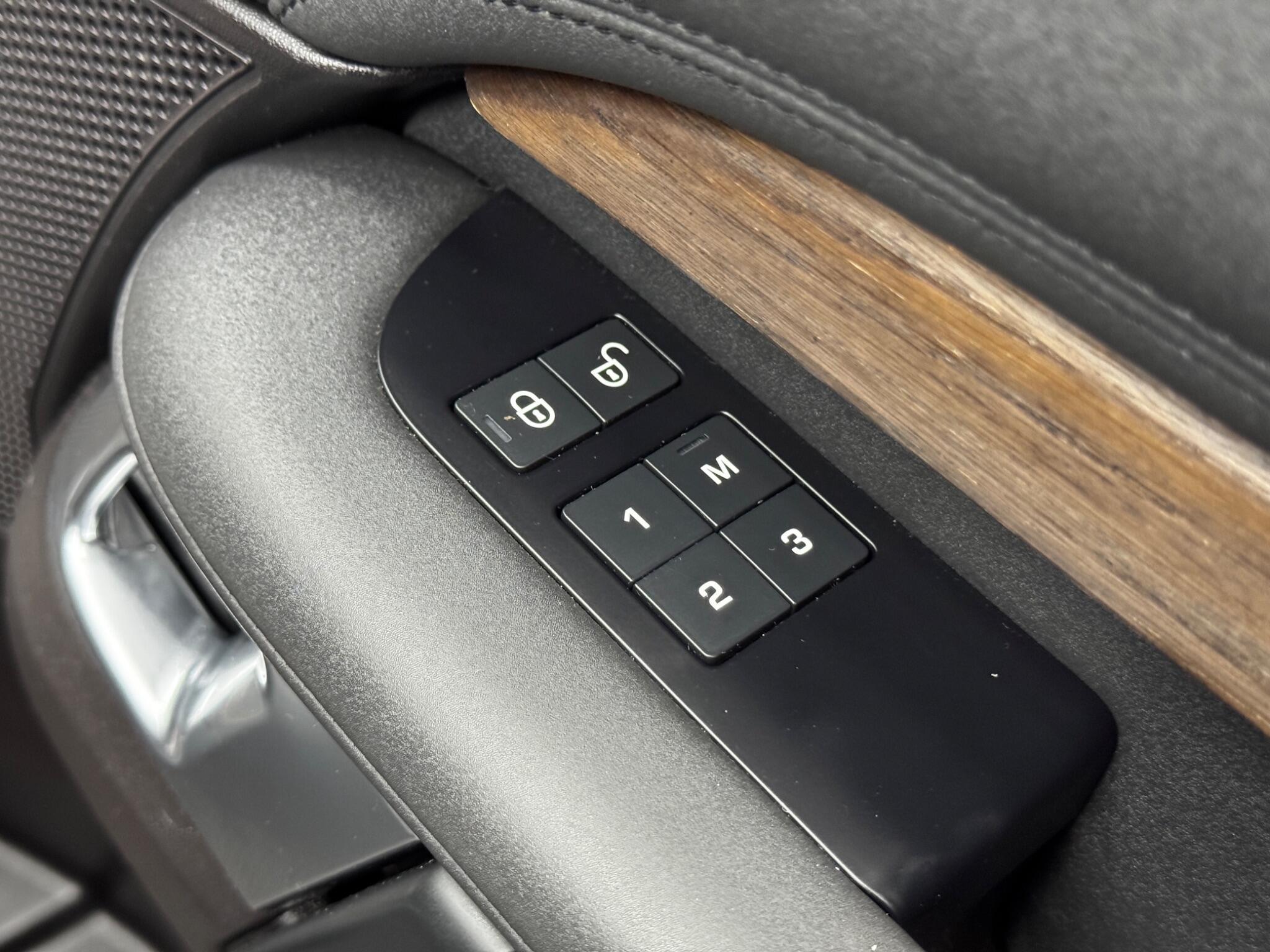 Land Rover Discovery - Image 50