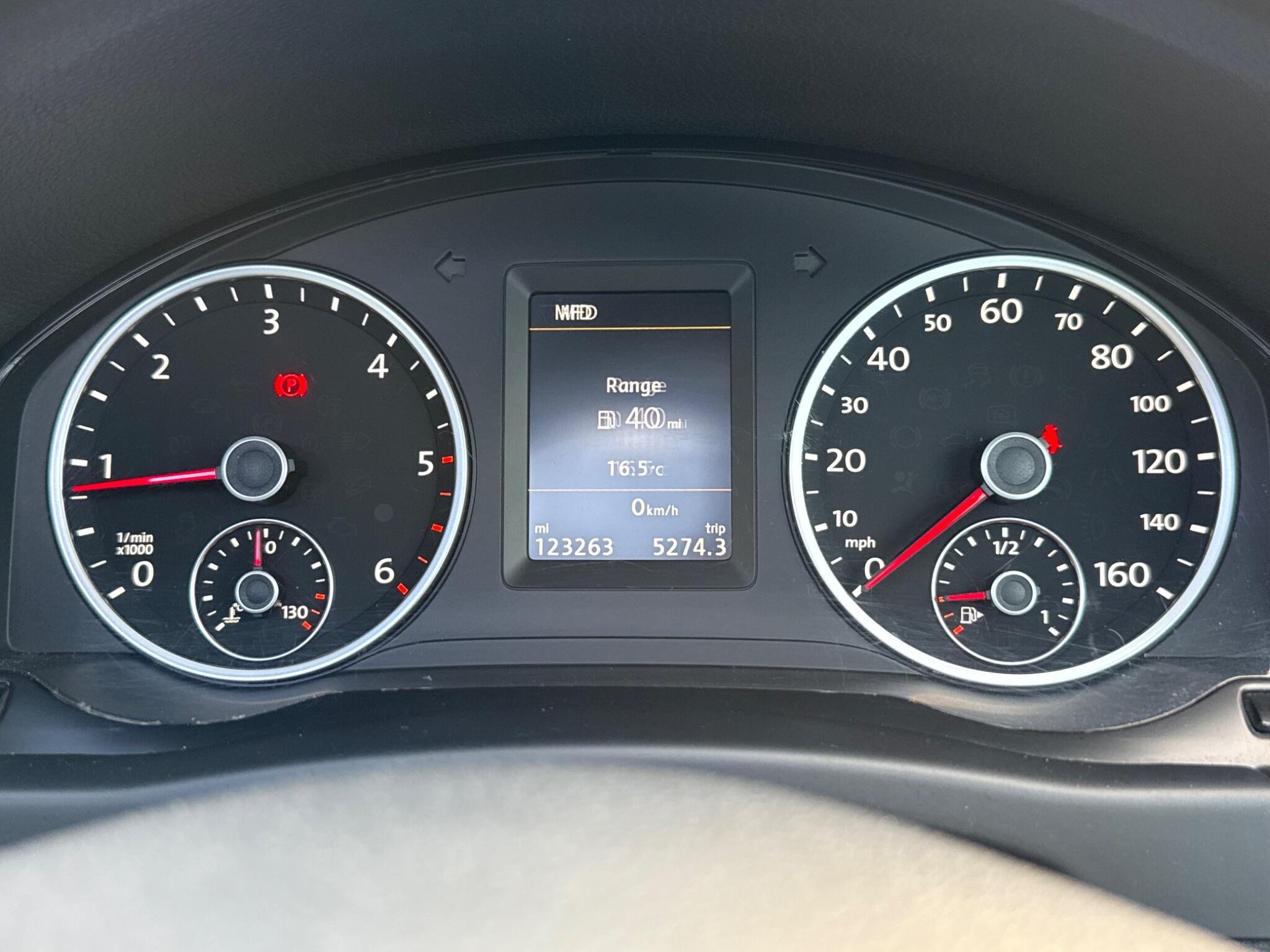 Volkswagen Tiguan - Image 30