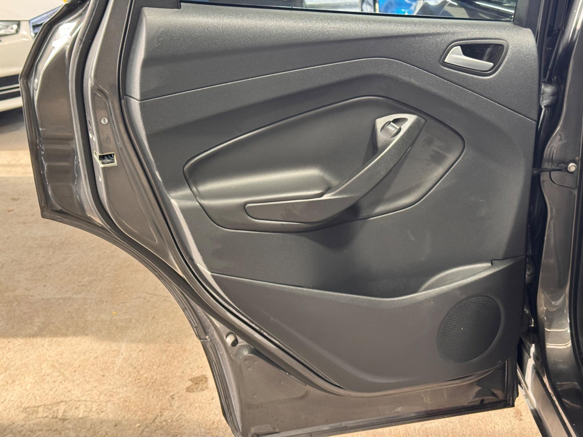 Ford Kuga - Image 29