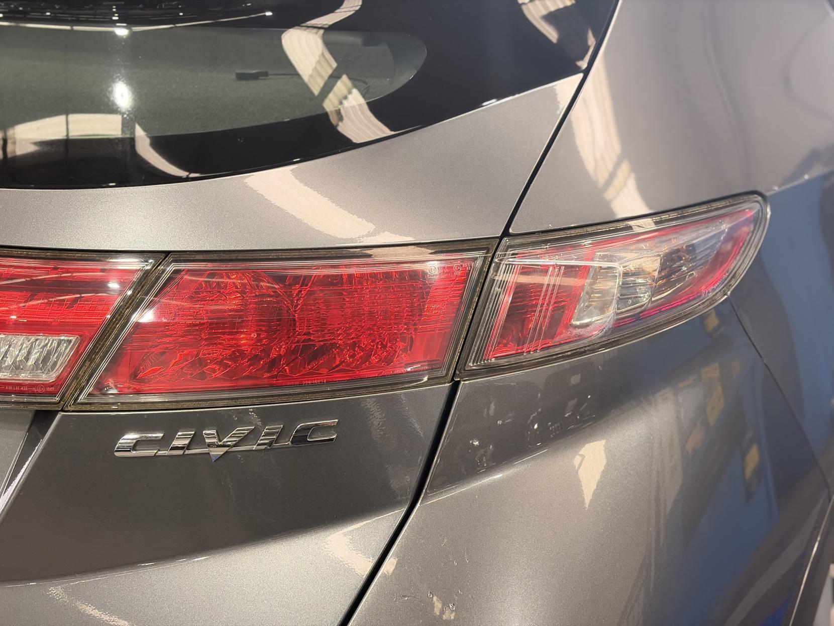 Honda Civic - Image 12