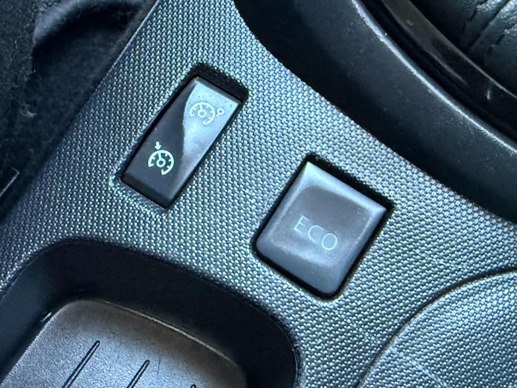 Renault Captur - Image 53