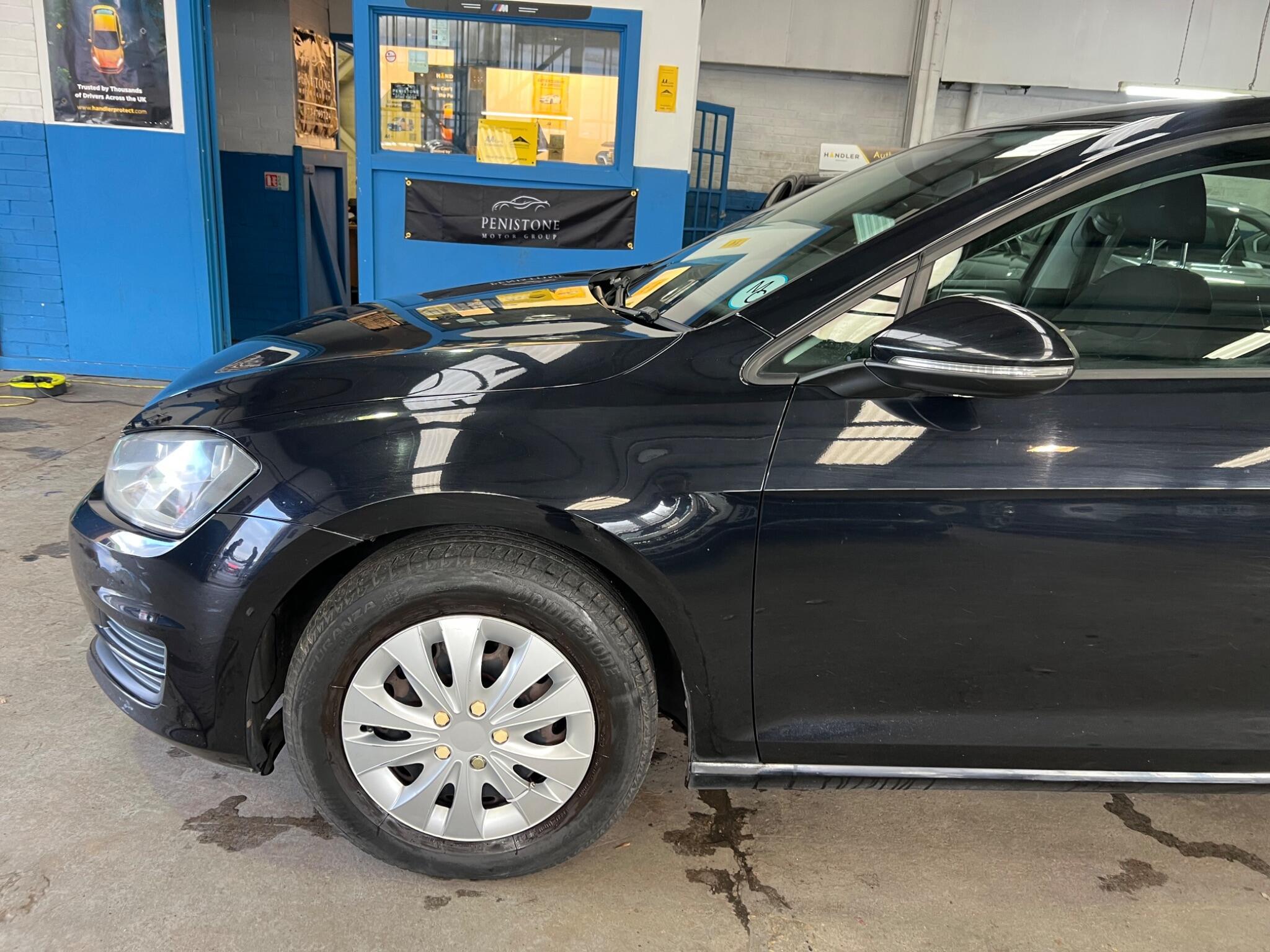 Volkswagen Golf - Image 10