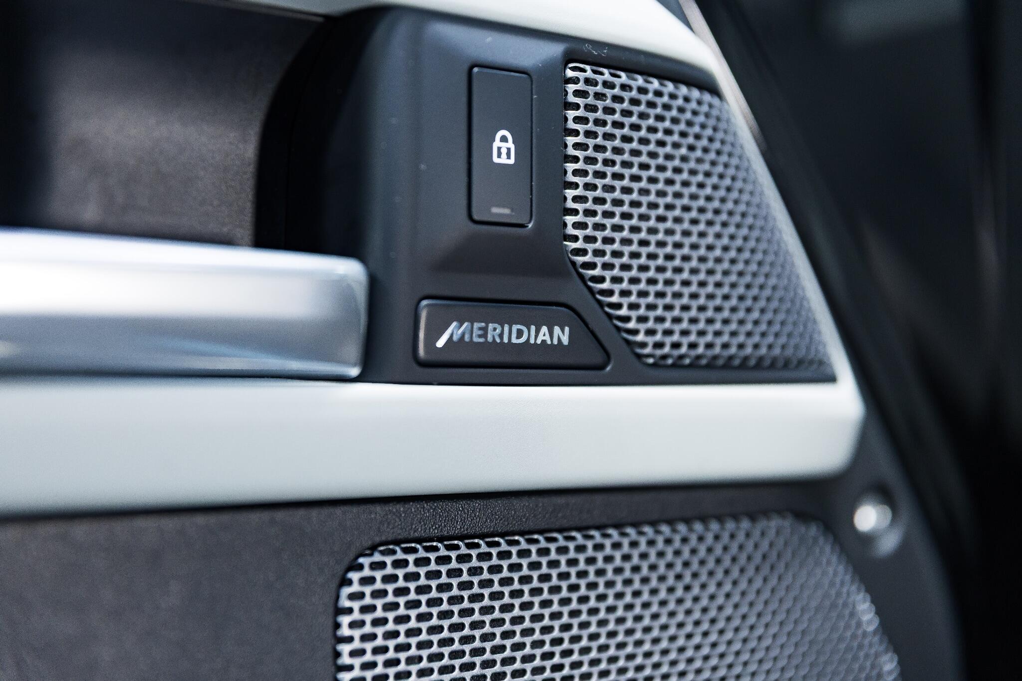 Land Rover Defender 110 - Image 15