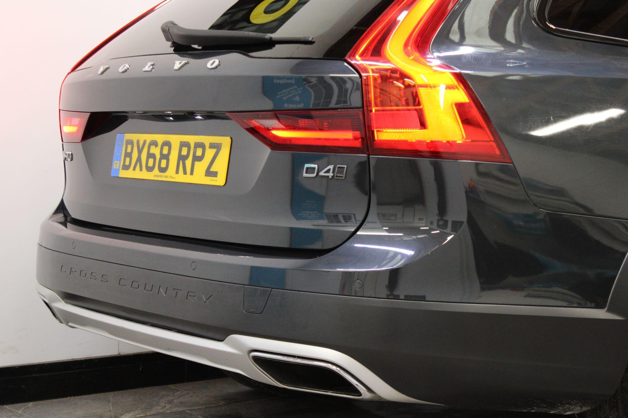 Volvo V90 CROSS COUNTRY - Image 14