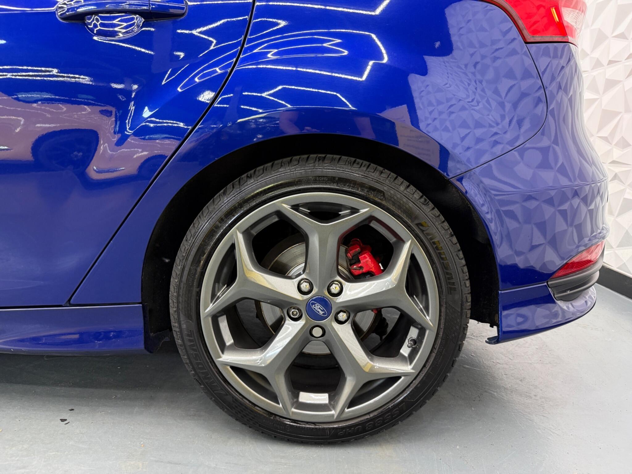 Ford Focus - Image 8