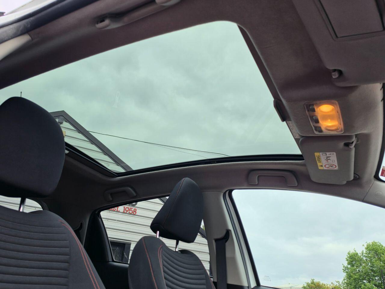 Toyota Yaris - Image 13