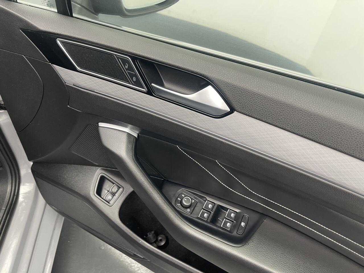 Volkswagen Passat - Image 31