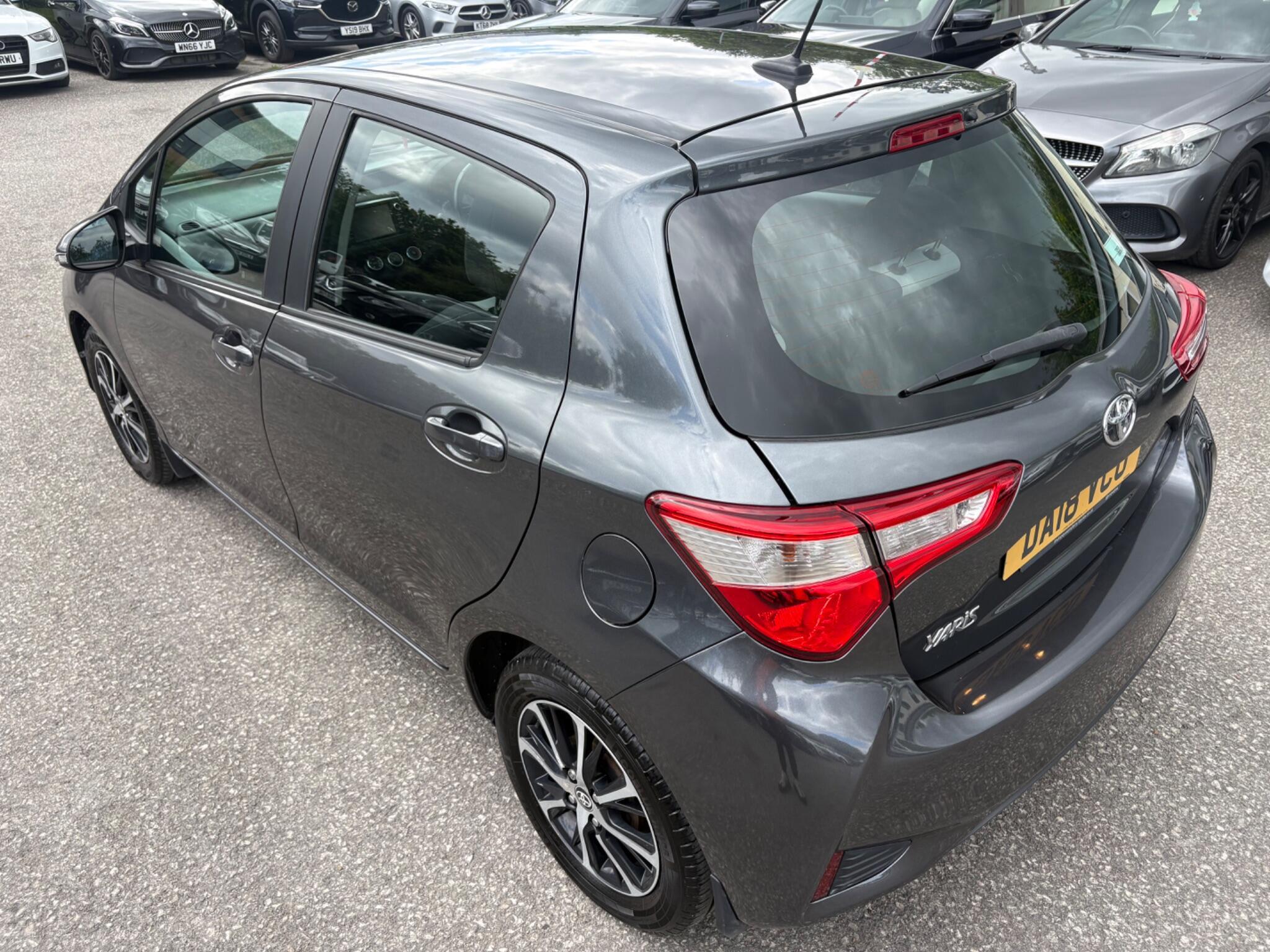 Toyota Yaris - Image 16