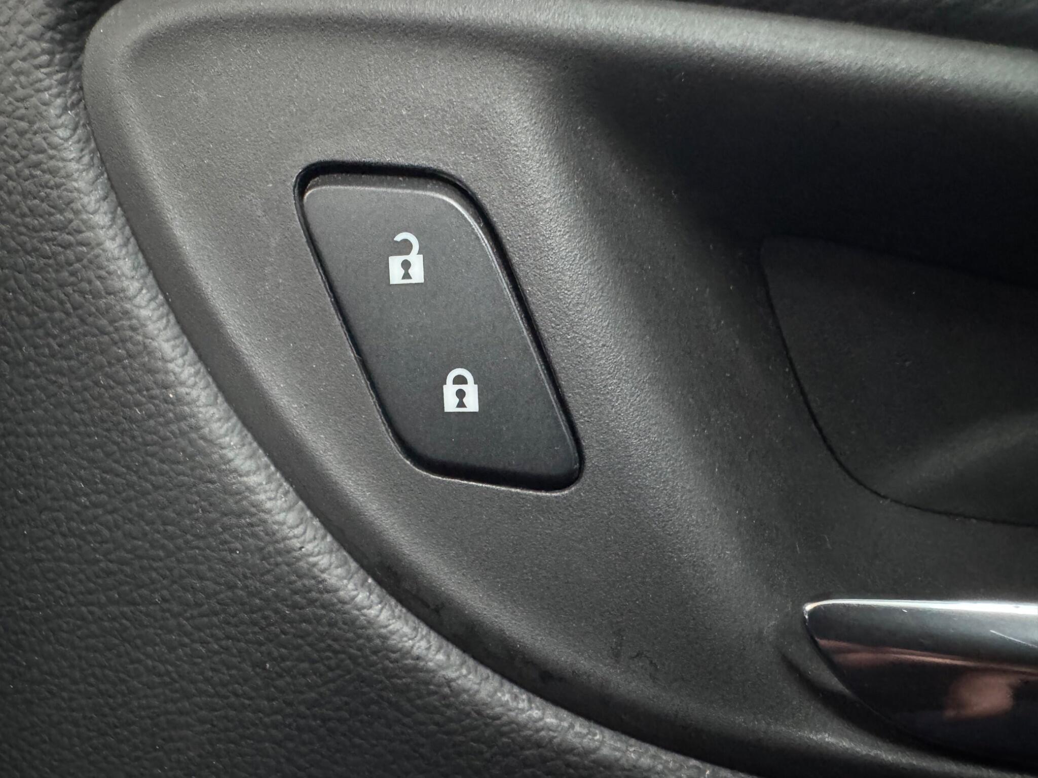 Vauxhall Astra - Image 19