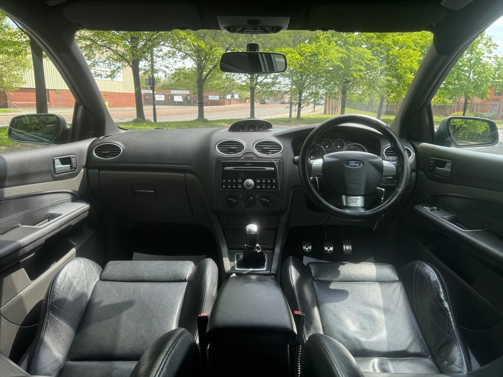 Ford Focus - Image 8