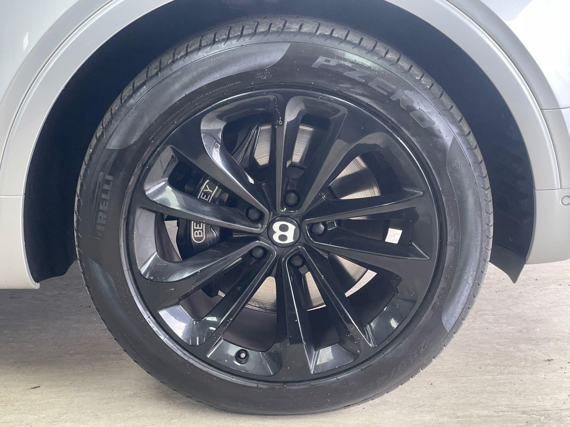 Bentley Bentayga - Image 20