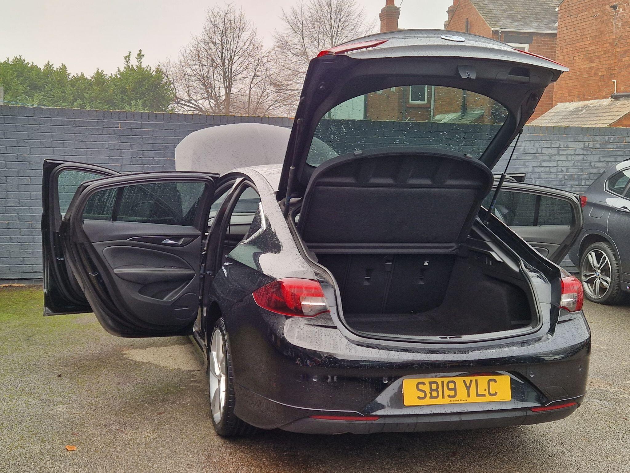 Vauxhall Insignia - Image 19