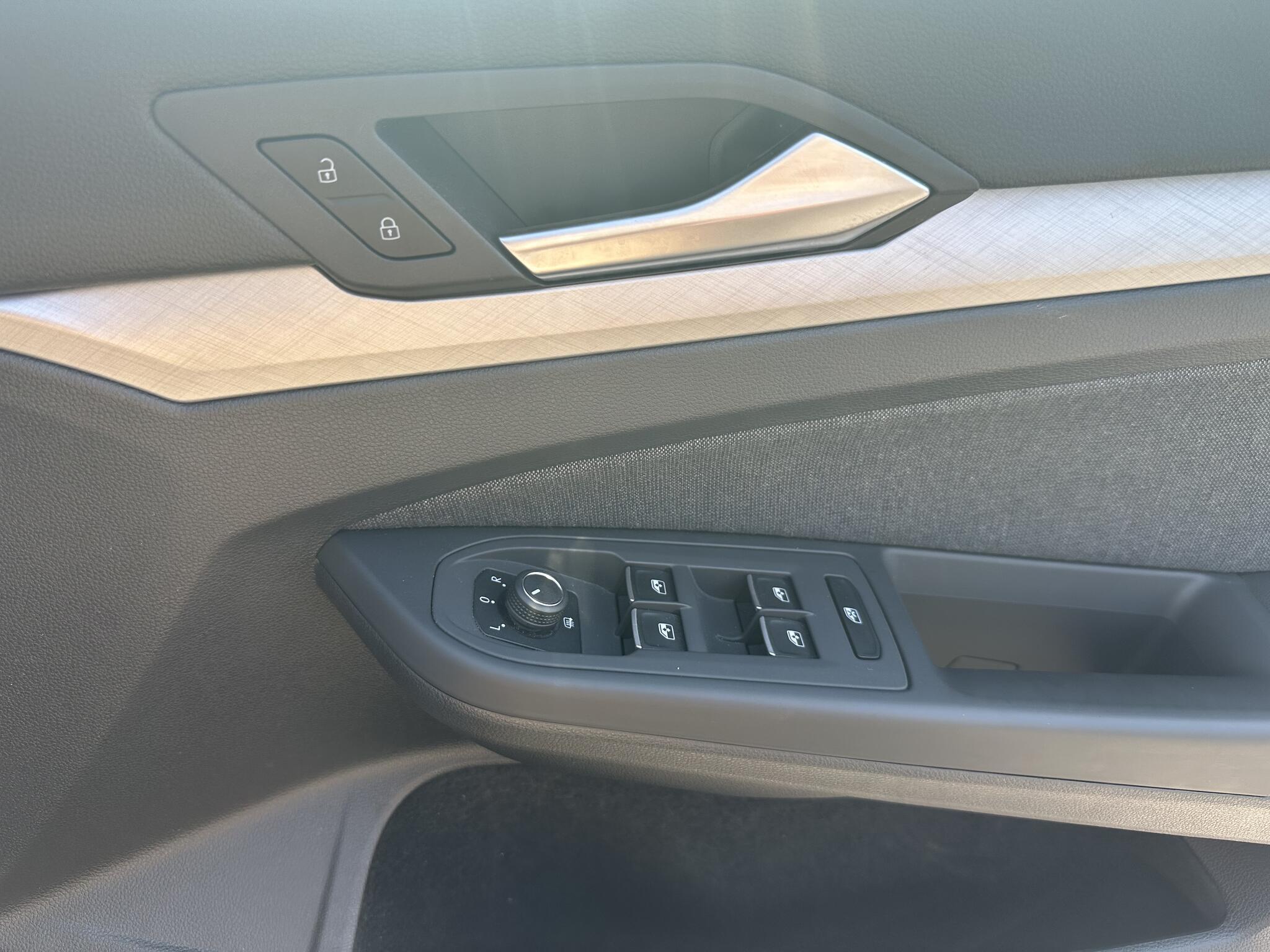 Volkswagen Golf - Image 12