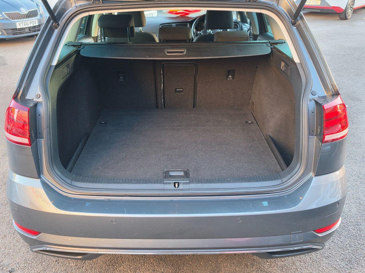 Volkswagen Golf - Image 10