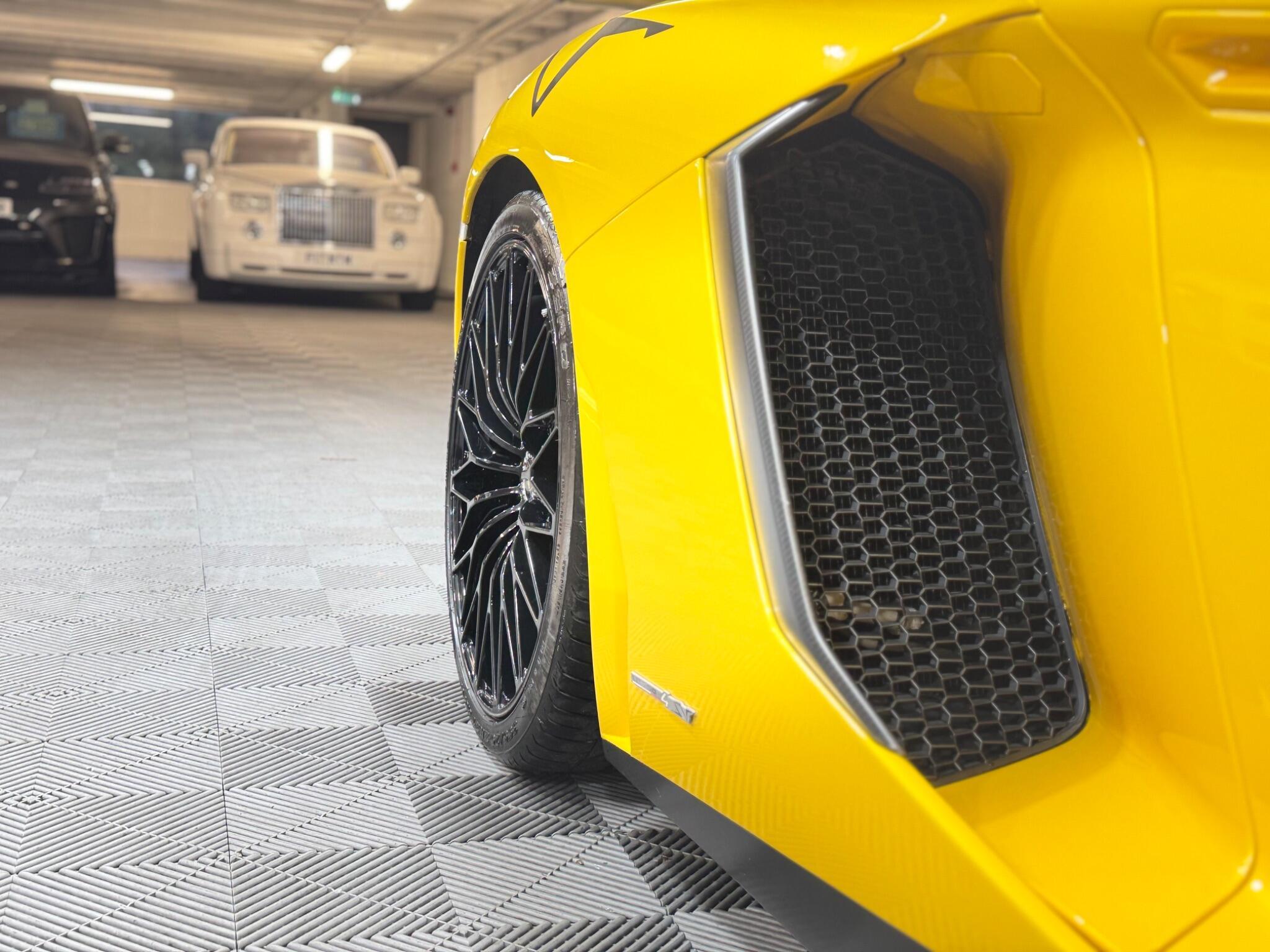 Lamborghini Aventador - Image 15