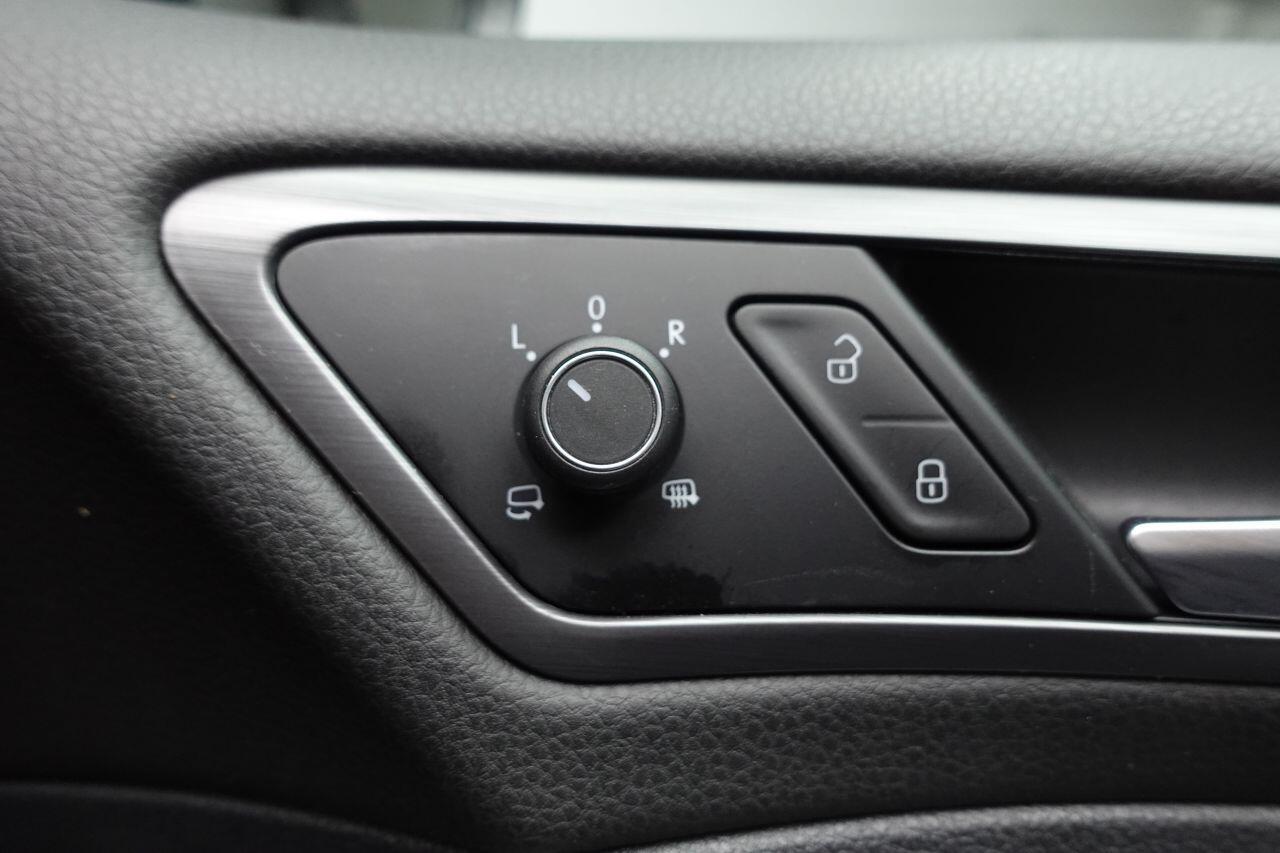 Volkswagen Golf - Image 28