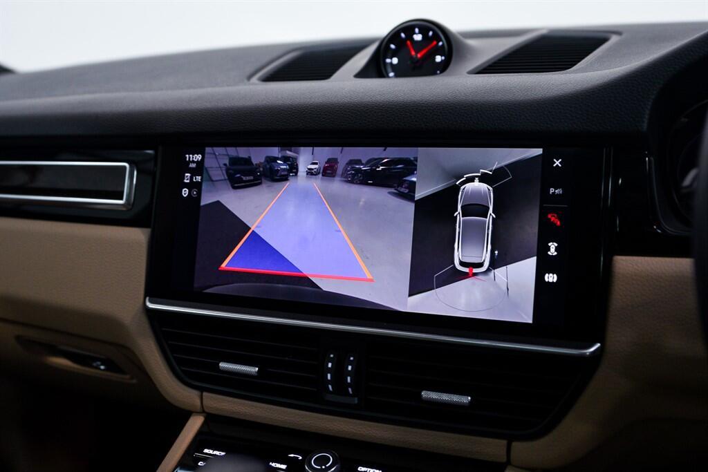 Porsche Cayenne - Image 48